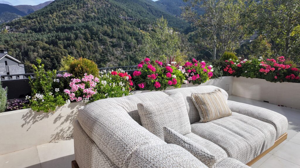 IBI HOUSE by DENISE ✨ Taller de Tapisseria Prèmium – Andorra i Pirineus ✨ El sofà de la teva vida pot continuar sent el mateix, però sorprenent-te i enamorant-te de nou. La nostra missió és recuperar la bellesa dels mobles viscuts, amb història i valor sentimental, i descobrir nous usos de l’art del tapisser professional prèmium. 🏡 Treballem en Hotels, Restaurants, Xalets particulars i en la preparació i adaptació de cases per Airbnb o Booking, el que anomenem “Home Staging”, per donar un aire renovat i acollidor als espais per vendre o llogar ràpidament. 🎨 Al nostre catàleg comptem amb la representació de marques reconegudes nacionals i internacionals marques que ens permeten innovar amb una gran varietat de teixits i textures. 🛋️ Especialitats: Sofàs, cadires i butaques Capçals de llit i parets entapissades Pufs, banquetes i fundes a mida Projectes nàutics i per a terrasses exteriors amb teixits resistents a l’aigua Creació d’estructures a mida 🪡 Taller de Confecció: cortines convencionals, estors, panell japonès, cortina tècnica, coixins, edredons, cobrellits i tèxtil exterior. El tèxtil harmonitza els espais i els fa més còmodes i personals. 🤝 Col·laborem amb els millors interioristes, arquitectes i dissenyadors del Principat d’Andorra per crear propostes adaptades a qualsevol projecte: residències, botigues, oficines, hotels, clíniques i restaurants. 🚤 També oferim serveis de tapisseria de luxe per embarcacions, amb renovació completa de la tapisseria interior i exterior, utilitzant materials italians d’alta qualitat i resistents a l’aigua. 📍 Denise Ibi House també tota classe Cortines a mida amb raïls i barres instal·lades a qualsevol lloc d’Andorra o els Pirineus. Elegància i personalització per a cada espai. #tapisseria #Andorra #Pirineus #decoració #interiorisme IBI HOUSE by DENISE ✨ Taller de Tapicería Premio – Andorra y Pirineos ✨ El sofá de tu vida puede seguir siendo el mismo, pero sorprendiéndote y enamorándote de nuevo. Nuestra misión es recuperar la belleza de los muebles vividos, con historia y valor sentimental, y descubrir nuevos usos del arte del tapicero profesional prémium. 🏡 Trabajamos en hoteles, restaurantes, chalets particulares y en la preparación y adaptación de casas para Airbnb o Booking, lo que llamamos “Home Staging”, para dar un aire renovado y acogedor a los espacios para vender o alquilar rápidamente. 🎨 En nuestro catálogo contamos con la representación de marcas reconocidas nacionales e internacionales, marcas que nos permiten innovar con una gran variedad de tejidos y texturas. 🛋️ Especialidades: Sofás, sillas y sillones Cabezales de cama y paredes tapizadas Pufs, banquillos y fundas a medida Proyectos náuticos y para terrazas exteriores con tejidos resistentes al agua Creación de estructuras a medida 🪡 Taller de confección: cortinas convencionales, estores, panel japonés, cortina técnica, almohadas, edredones, colchas y textil exterior. Renovación de la imagen de hoteles por precios más económicos que uns renovación en obra; con nuestro sistema renovamos sin cerrar ningún día. El textil armoniza los espacios y los hace más cómodos, personales y elegantes. 🤝 Colaboramos con los mejores interioristas, arquitectos y diseñadores del Principado de Andorra y de los Pirineos para crear propuestas adaptadas a cualquier proyecto: residencias, chalets, tiendas, oficinas, hoteles, clínicas y restaurantes. 🚤 También ofrecemos servicios de tapicería de lujo para embarcaciones y terrazas exteriores (así no tenemos que mover todo el textil exterior al interior en caso de lluvia o nevada), con renovación completa de la tapicería interior y exterior, utilizando tejidos habitualmente italianos de alta calidad y resistentes al agua o al fuego (hidrófugos e ignífugos). 📍 Denise Ibi House también toda clase de cortinas a medida con raíles y barras instaladas en cualquier sitio de Andorra o los Pirineos. Elegancia y personalización para cada espacio. #tapicería #Andorra #Pirineos #decoración #interiorismo