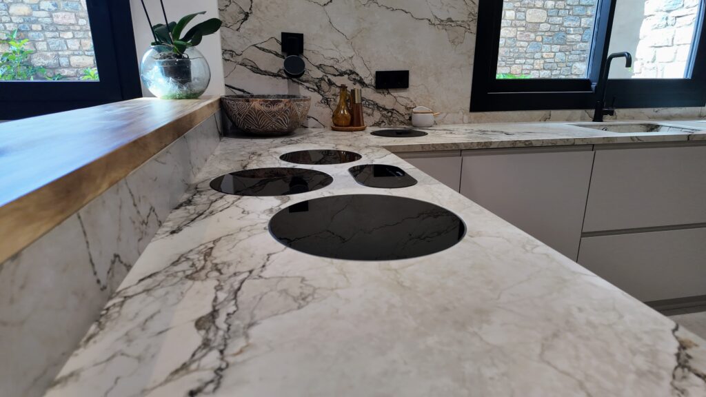 IBI HOUSE by DENISE ✨ Taller de Tapisseria Prèmium – Andorra i Pirineus ✨ El sofà de la teva vida pot continuar sent el mateix, però sorprenent-te i enamorant-te de nou. La nostra missió és recuperar la bellesa dels mobles viscuts, amb història i valor sentimental, i descobrir nous usos de l’art del tapisser professional prèmium. 🏡 Treballem en Hotels, Restaurants, Xalets particulars i en la preparació i adaptació de cases per Airbnb o Booking, el que anomenem “Home Staging”, per donar un aire renovat i acollidor als espais per vendre o llogar ràpidament. 🎨 Al nostre catàleg comptem amb la representació de marques reconegudes nacionals i internacionals marques que ens permeten innovar amb una gran varietat de teixits i textures. 🛋️ Especialitats: Sofàs, cadires i butaques Capçals de llit i parets entapissades Pufs, banquetes i fundes a mida Projectes nàutics i per a terrasses exteriors amb teixits resistents a l’aigua Creació d’estructures a mida 🪡 Taller de Confecció: cortines convencionals, estors, panell japonès, cortina tècnica, coixins, edredons, cobrellits i tèxtil exterior. El tèxtil harmonitza els espais i els fa més còmodes i personals. 🤝 Col·laborem amb els millors interioristes, arquitectes i dissenyadors del Principat d’Andorra per crear propostes adaptades a qualsevol projecte: residències, botigues, oficines, hotels, clíniques i restaurants. 🚤 També oferim serveis de tapisseria de luxe per embarcacions, amb renovació completa de la tapisseria interior i exterior, utilitzant materials italians d’alta qualitat i resistents a l’aigua. 📍 Denise Ibi House també tota classe Cortines a mida amb raïls i barres instal·lades a qualsevol lloc d’Andorra o els Pirineus. Elegància i personalització per a cada espai. #tapisseria #Andorra #Pirineus #decoració #interiorisme IBI HOUSE by DENISE ✨ Taller de Tapicería Premio – Andorra y Pirineos ✨ El sofá de tu vida puede seguir siendo el mismo, pero sorprendiéndote y enamorándote de nuevo. Nuestra misión es recuperar la belleza de los muebles vividos, con historia y valor sentimental, y descubrir nuevos usos del arte del tapicero profesional prémium. 🏡 Trabajamos en hoteles, restaurantes, chalets particulares y en la preparación y adaptación de casas para Airbnb o Booking, lo que llamamos “Home Staging”, para dar un aire renovado y acogedor a los espacios para vender o alquilar rápidamente. 🎨 En nuestro catálogo contamos con la representación de marcas reconocidas nacionales e internacionales, marcas que nos permiten innovar con una gran variedad de tejidos y texturas. 🛋️ Especialidades: Sofás, sillas y sillones Cabezales de cama y paredes tapizadas Pufs, banquillos y fundas a medida Proyectos náuticos y para terrazas exteriores con tejidos resistentes al agua Creación de estructuras a medida 🪡 Taller de confección: cortinas convencionales, estores, panel japonés, cortina técnica, almohadas, edredones, colchas y textil exterior. Renovación de la imagen de hoteles por precios más económicos que uns renovación en obra; con nuestro sistema renovamos sin cerrar ningún día. El textil armoniza los espacios y los hace más cómodos, personales y elegantes. 🤝 Colaboramos con los mejores interioristas, arquitectos y diseñadores del Principado de Andorra y de los Pirineos para crear propuestas adaptadas a cualquier proyecto: residencias, chalets, tiendas, oficinas, hoteles, clínicas y restaurantes. 🚤 También ofrecemos servicios de tapicería de lujo para embarcaciones y terrazas exteriores (así no tenemos que mover todo el textil exterior al interior en caso de lluvia o nevada), con renovación completa de la tapicería interior y exterior, utilizando tejidos habitualmente italianos de alta calidad y resistentes al agua o al fuego (hidrófugos e ignífugos). 📍 Denise Ibi House también toda clase de cortinas a medida con raíles y barras instaladas en cualquier sitio de Andorra o los Pirineos. Elegancia y personalización para cada espacio. #tapicería #Andorra #Pirineos #decoración #interiorismo