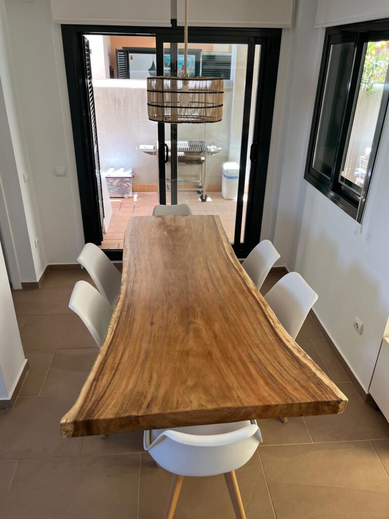 IBI HOUSE és l’empresa especialitzada en tapisseria i cortinatges de luxe que ofereix una àmplia gamma de serveis per a xalets i apartaments exclusius a Andorra i al Pirineu. Els nostres treballs de tapisseria inclouen: tapissar sofàs, butaques, cadires, capçals de llit i bancs, renovació de mobles d’autor, confecció de coixins personalitzats i fundes a mida, així com restauració de peces antigues amb acabats impecables. En el camp del cortinatge, confeccionem cortines i estors amb teixits prèmium, incorporant sistemes tècnics que permeten controlar la llum i la privacitat amb elegància. Treballem amb materials com vellut, seda, lli i altres fibres nobles, tant en dissenys clàssics com en patrons més moderns, adaptant-nos sempre a l’estil i les necessitats del client. Altres serveis que oferim inclouen la instal·lació de cortines amb sistemes domòtics, entapissats per a parets i panells decoratius, així com assessorament personalitzat en la selecció de teixits, combinacions cromàtiques i acabats per garantir una coherència total en el disseny interior. Cada projecte és únic, i en IBI HOUSE combinem artesania, tecnologia i disseny innovador per aconseguir espais exclusius, sofisticats i totalment personalitzats, garantint la màxima qualitat i un servei complet des de la concepció fins a la instal·lació final. La nostra empresa IBI HOUSE de tapisseria de luxe a Andorra fa treballs especialitzats en la confecció, restauració i instal·lació de peces tèxtils per a la decoració interior d’habitatges exclusius, xalets i apartaments prèmium. Els serveis habituals inclouen tapissar sofàs, butaques, cadires, capçals de llit i bancs amb teixits d’alta gamma, així com renovar i personalitzar mobles d’autor. També confeccionen cortines i cortinatges a mida per a grans finestrals i sistemes de control solar, utilitzant materials nobles com el vellut, la seda, el lli i altres teixits selectes. (De les millors fàbriques de teixits per a decoració d’Itàlia) Entre els treballs més sol·licitats s’inclouen: Tapisseria de sofàs, butaques, cadires i mobles d’autor. Elaboració de cortines, estors i cortinatges a mida amb disseny exclusiu. Confecció de coixins decoratius, fundes i accessoris tèxtils personalitzats. Renovació de capçals de llit, banquetes i mobles auxiliars. Instal·lació de cortines tècniques i sistemes domòtics per control solar. Utilització de teixits prèmium amb varietat de textures, colors i estampats. Serveis de restauració per peces antigues o de gran valor artístic. Projectes integrals per xalets, apartaments, hotels i boutiques i cases de luxe. Disseny i confecció d’entapissats per parets i panells decoratius. Assessorament personalitzat per seleccionar materials, acabats i combinacions òptimes. A més, la nostra empresa especialitzada en cortinatges de luxe i ens encarreguem de crear solucions a mesura que aporten elegància, funcionalitat i exclusivitat a qualsevol espai, dissenyant cortines i entapissats que s’adapten a les tendències actuals, les demandes del client i l’estil arquitectònic de cada projecte.